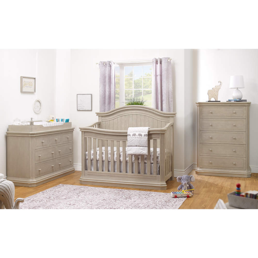 Ellie Curved Convertible Crib