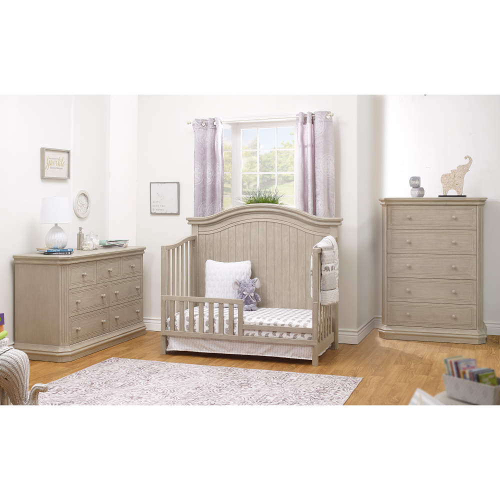 Ellie Curved Convertible Crib