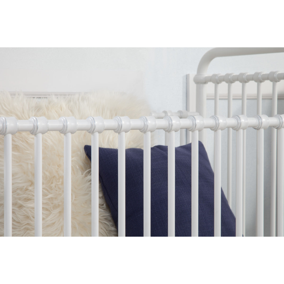 Manhattan Stationary Crib