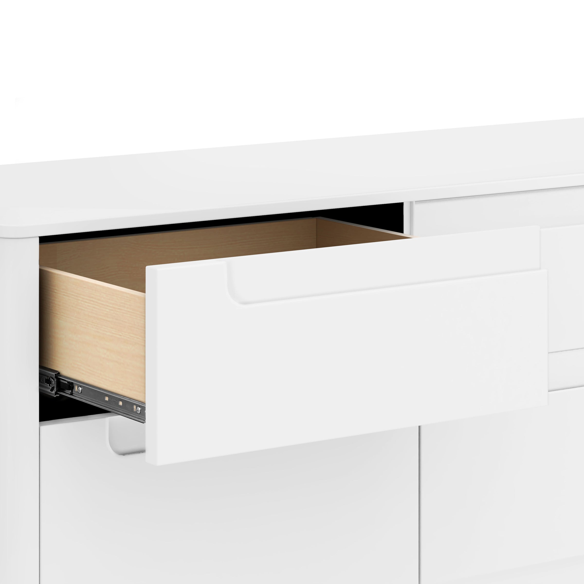 M23428W,Yuzu 9-Drawer Dresser  Assembled in White