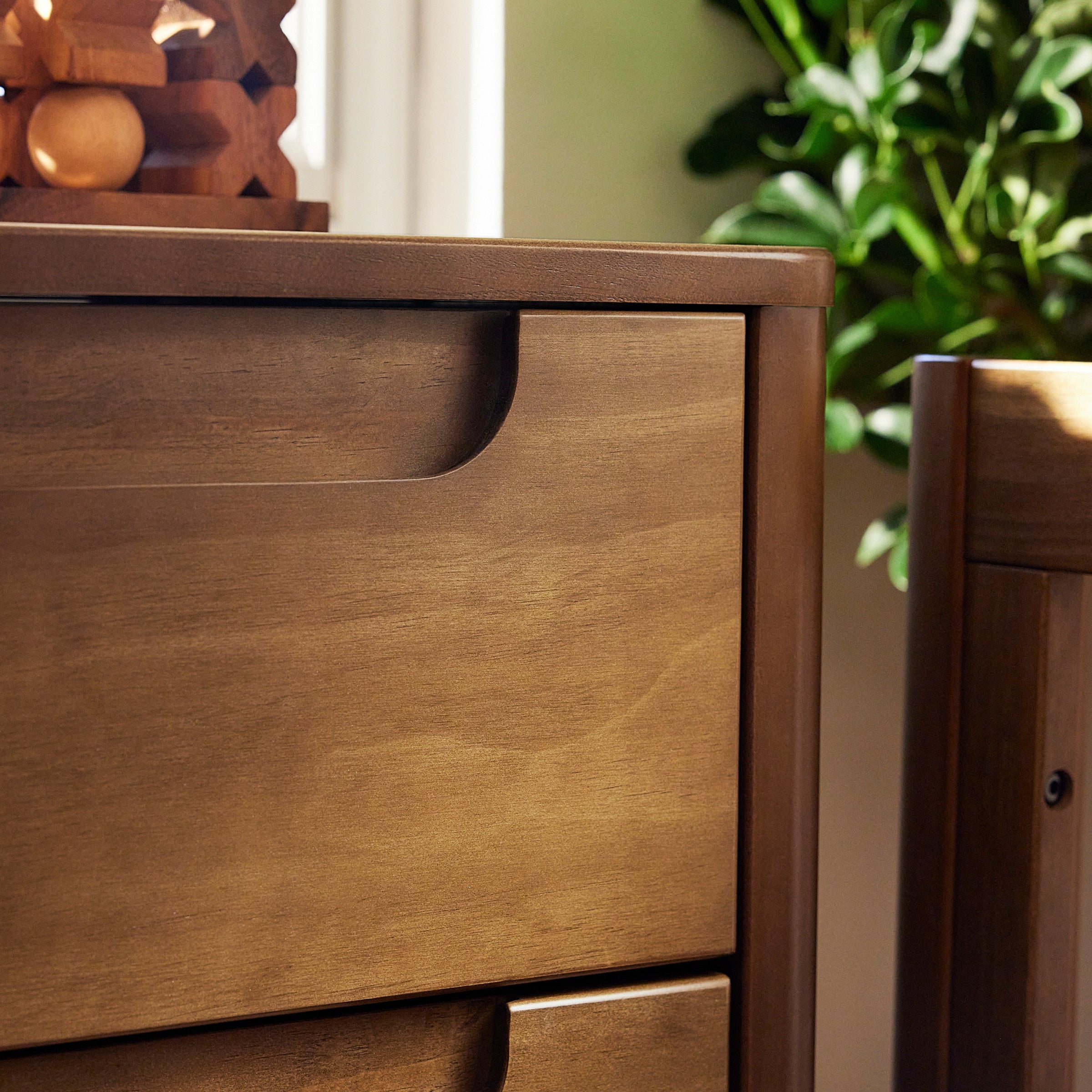 M23426NL,Yuzu 6-Drawer Dresser in Natural Walnut