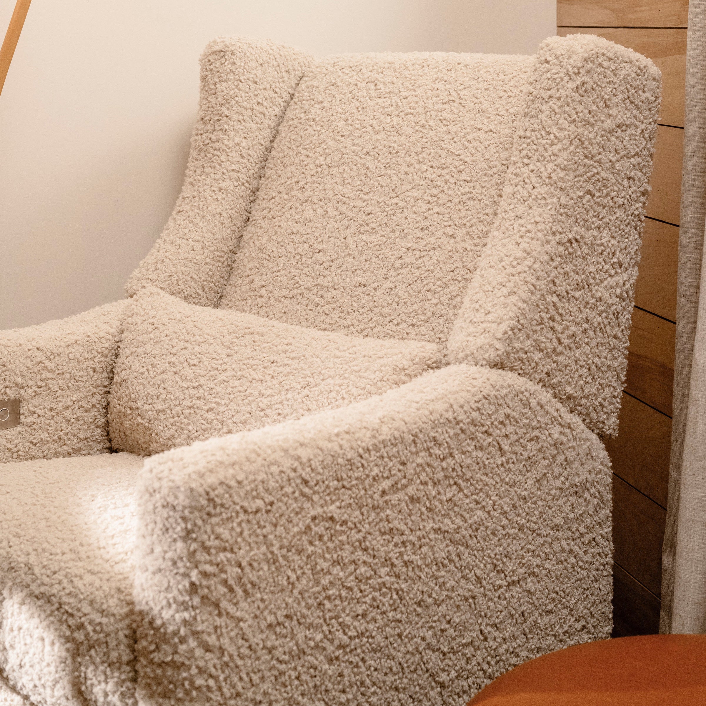 M11288ATLB,Kiwi Glider Recliner w/ Electronic Control and USB Kiwi Glider Recliner w/ Electronic Control and USB