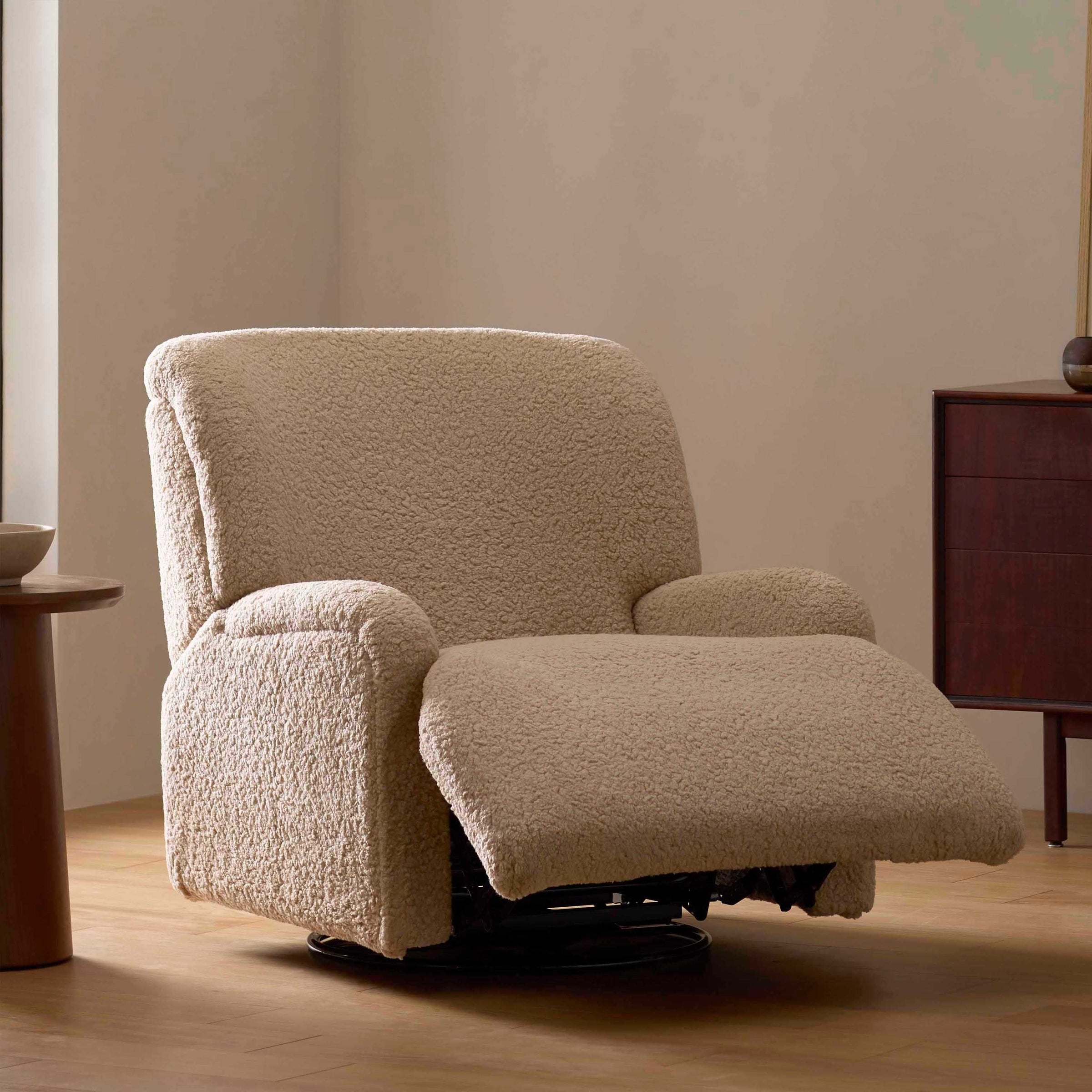 M27687CSG,Winslow Extra Wide Recliner and Swivel Glider in Chai Shearling