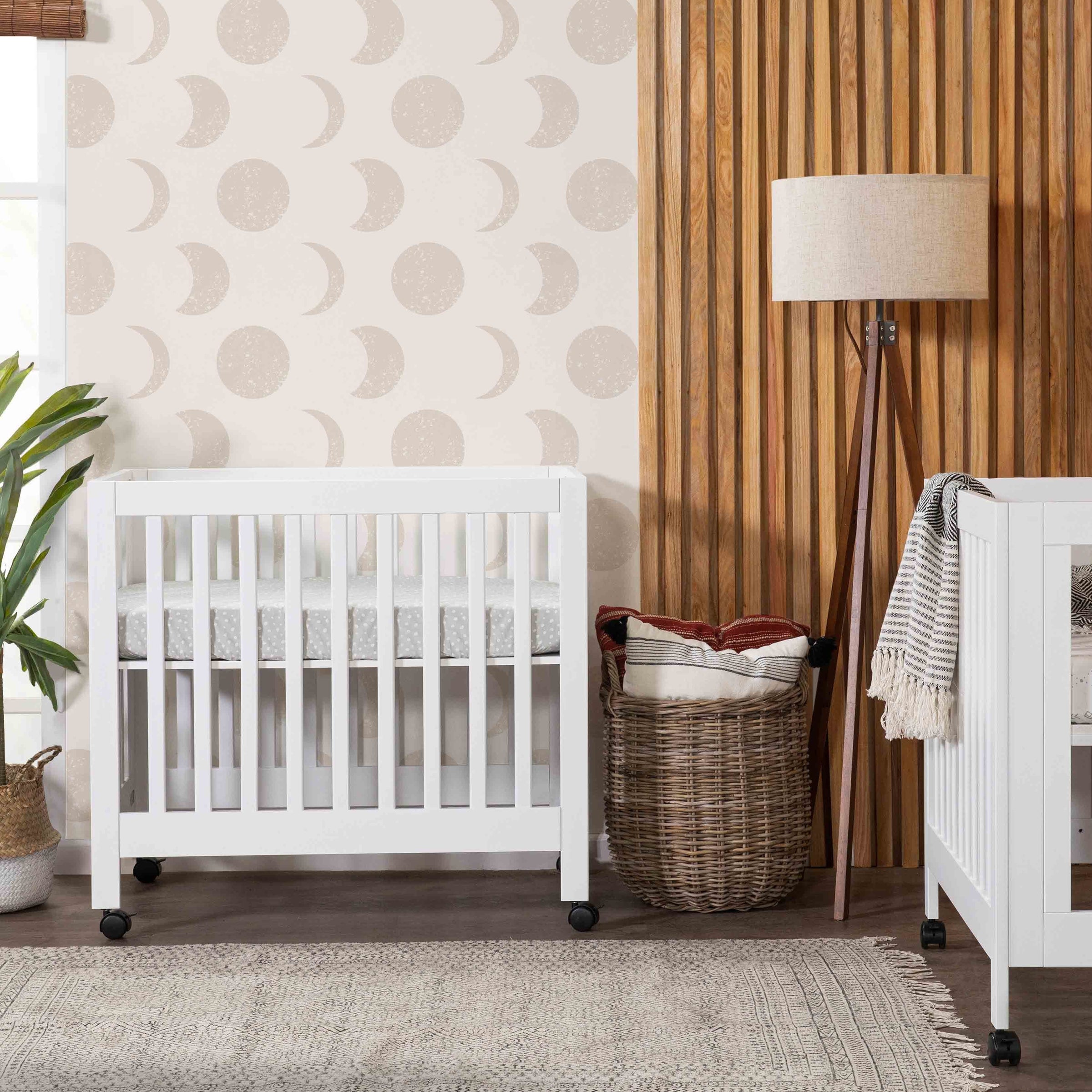 M6698W,Origami Mini Crib in White Finish