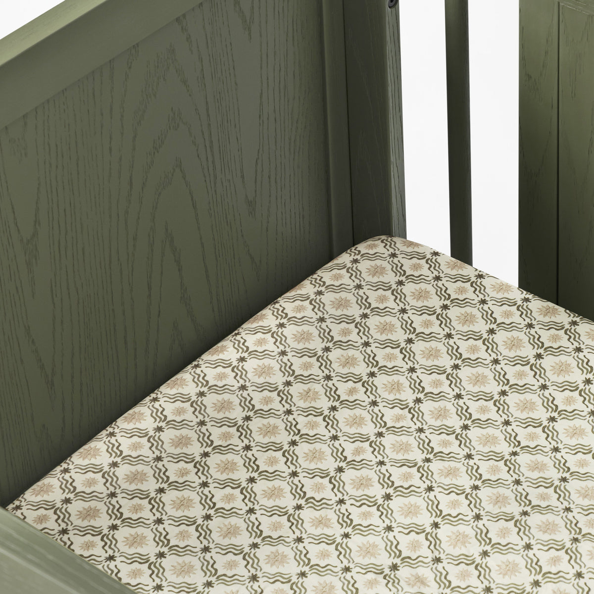 T34335JSR,Nate Berkus x Babyletto Crib Sheet in Juniper Star