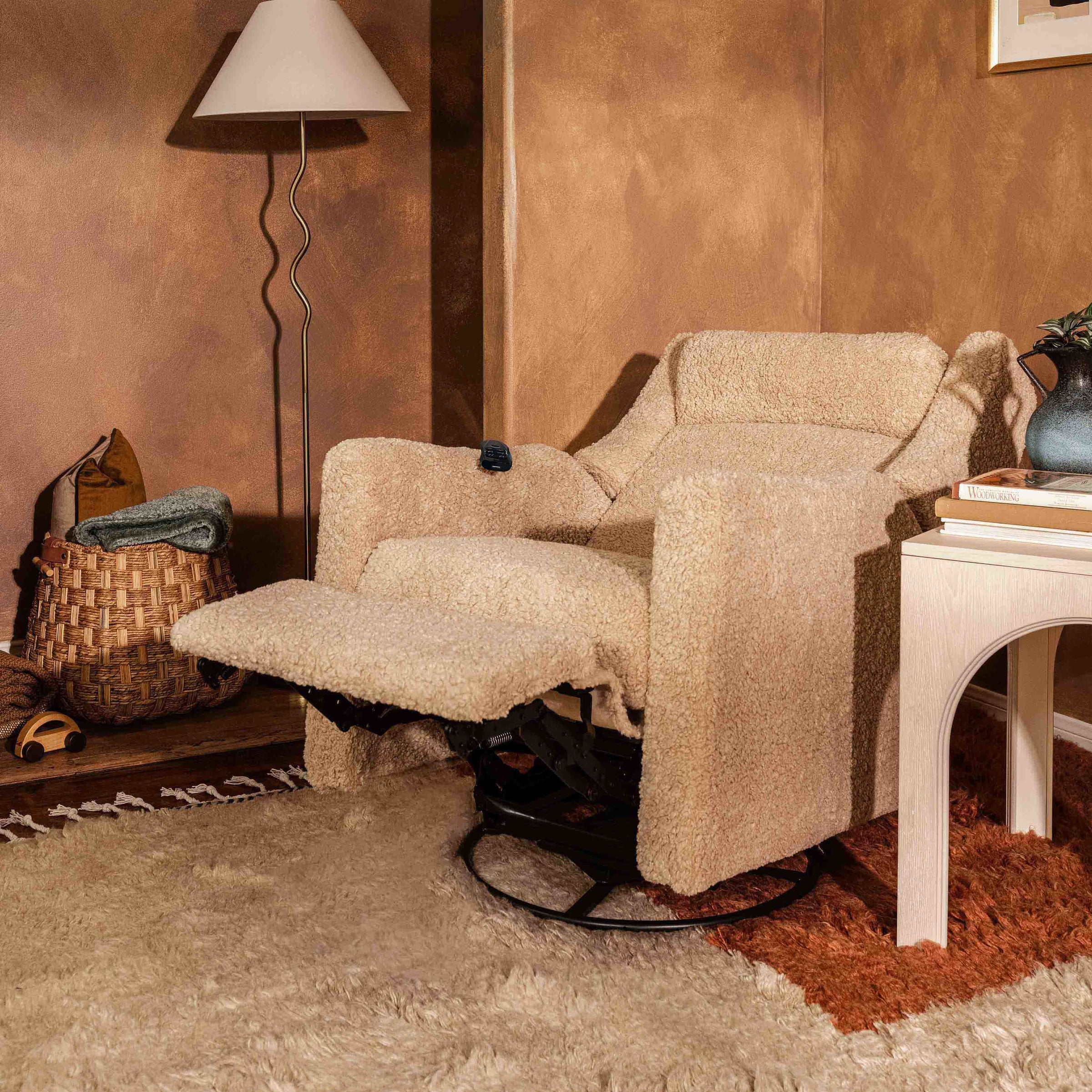 M11283CSG,Kiwi Deluxe Power Glider Recliner w/Heat&Massage in Chai Shearling