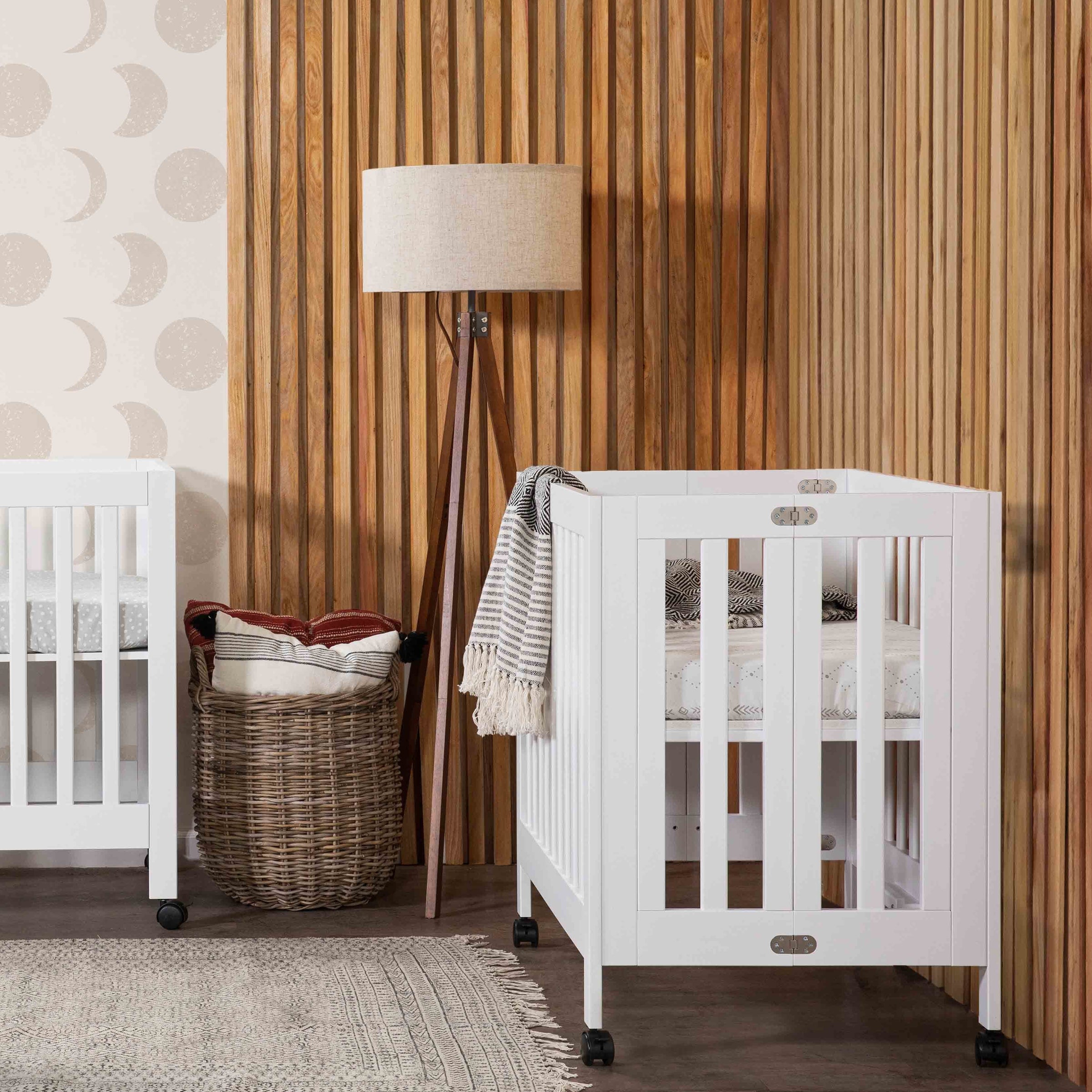 M6698W,Origami Mini Crib in White Finish
