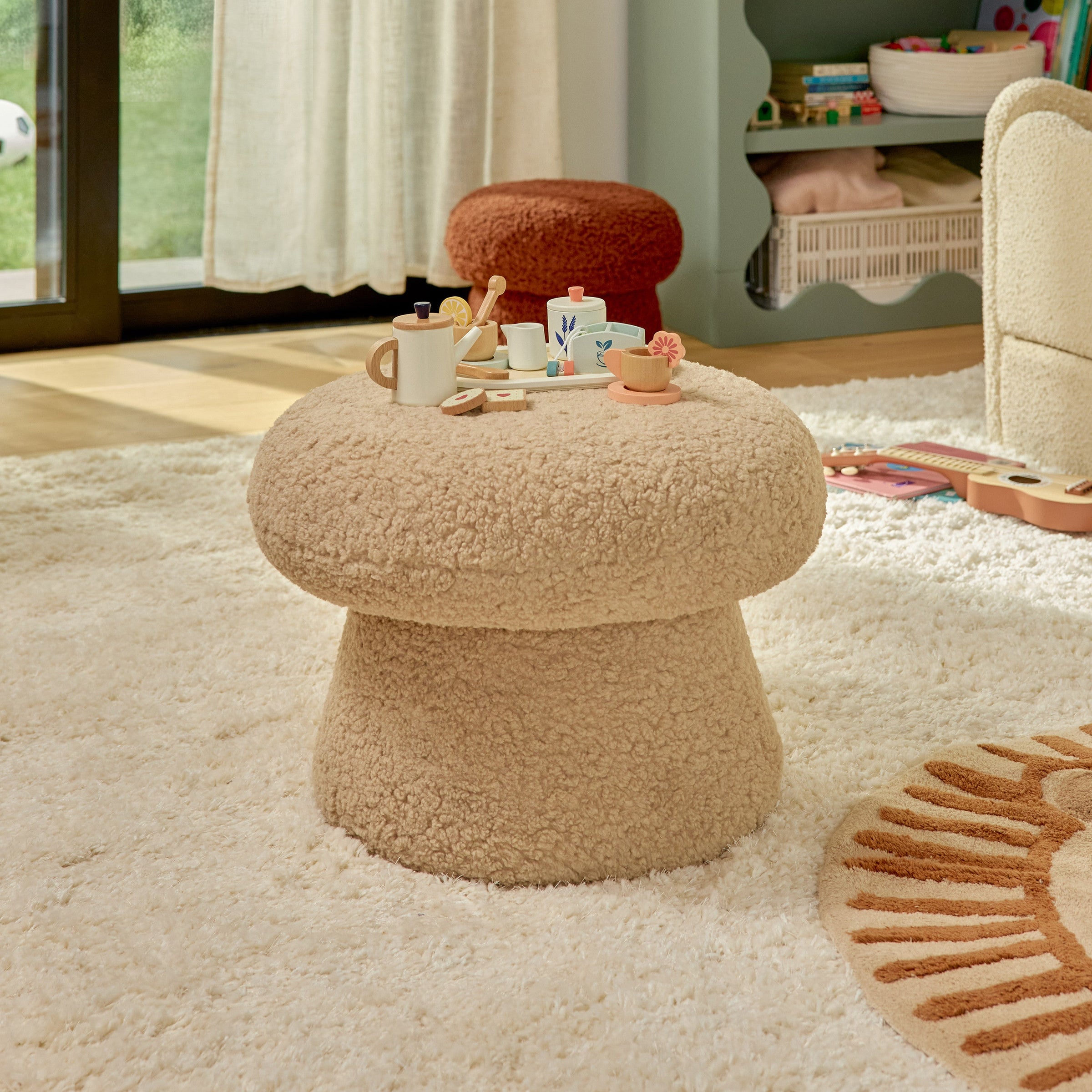 M31685CSG,Mushroom Pouf in Chai Shearling
