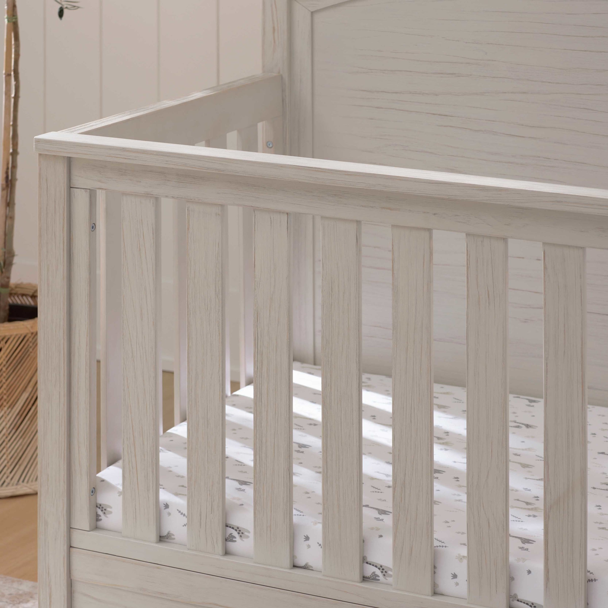 B26401WDF,Hemsted 4-in-1 Convertible Crib in White Driftwood