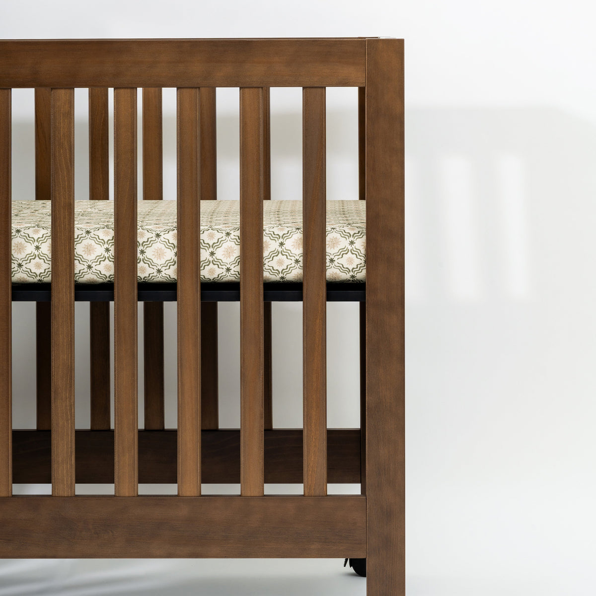 T34336JSR,Nate Berkus x Babyletto Mini Crib Sheet in Juniper Star