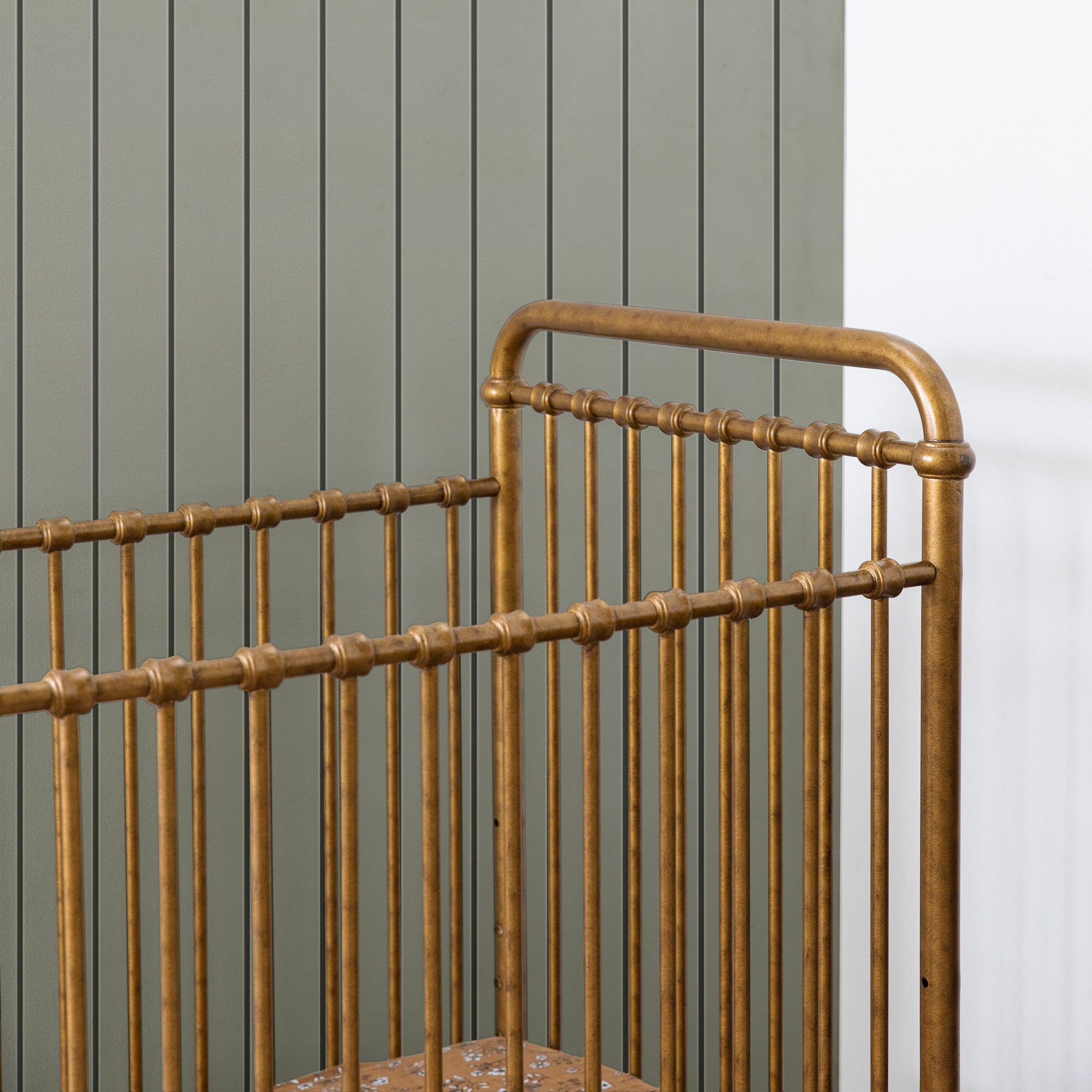 M15598VG,Abigail 3-in-1 Convertible Mini Crib in Vintage Gold